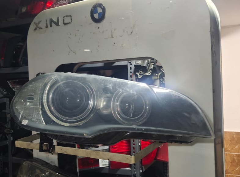 IMG-20260114-WA0003 optique avant x5 e70 2008 – Image 1