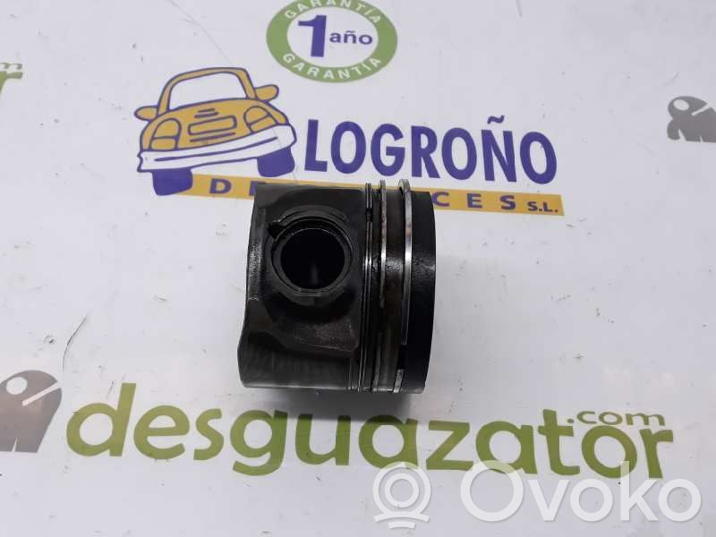 o-e85df0d813ca85004eaa96edf0c28240-bmw_x5_e70_piston_with_connecting_rod BMW X5 E70 Piston 11257792745 – Image 1