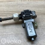 BMW X5 E70 Moteur de réglage de siège 0390203270 8348034