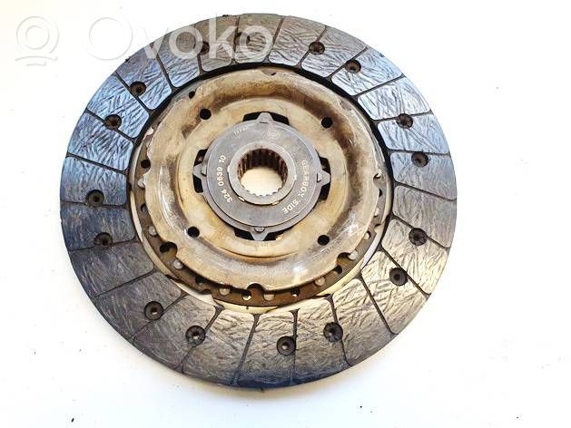 o-46c7900c6f5b0fb2381b02ae3363a3dc-bmw_x3_e83_clutch_pressure_plate BMW X3 E83 Disque d'embrayage 324063910 – Image 1