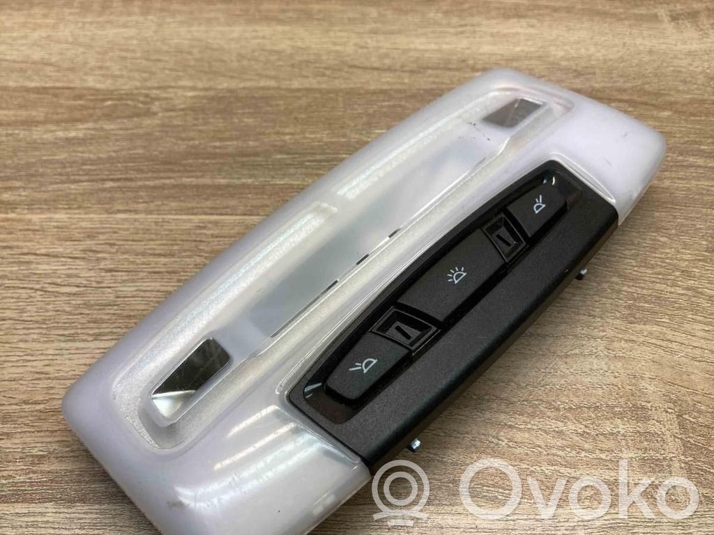 o-798c96ebba85c76928f487c6a243d425-bmw_3_f30_f35_f31_rear_seat_light BMW 3 F30 F35 F31 Éclairage lumière plafonnier arrière 17934900 USED – Image 1