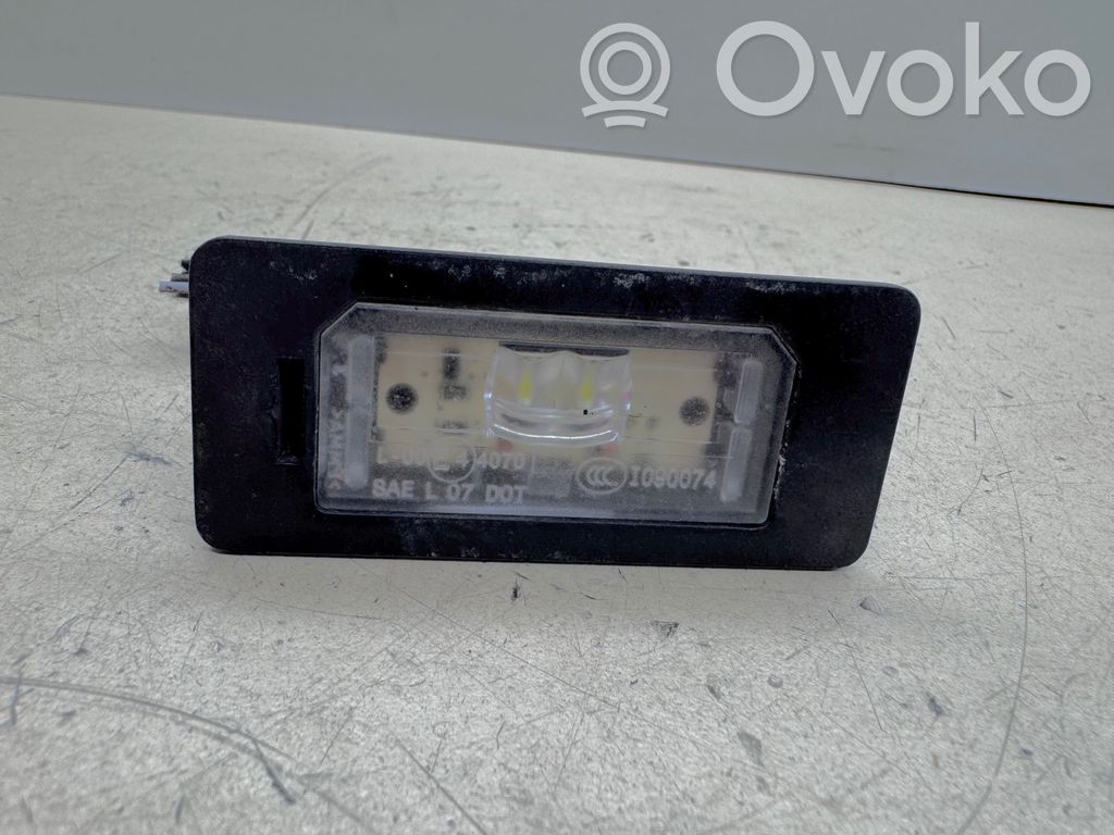 o-adc6effd00c8eaf74e14087e9fe9d003-bmw_x5_e70_number_plate_light BMW X5 E70 Éclairage de plaque d'immatriculation 7193293 63267193293 – Image 1